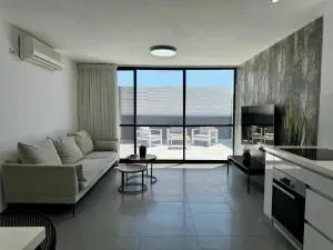 מיני דירת פנטהאוז - ‘Ezra ve Bitsaron