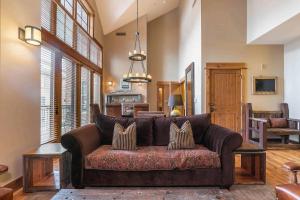 Catamount Lodge 408 by East West Hospitality