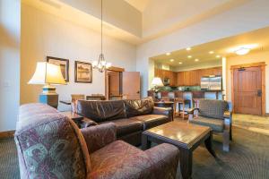 Catamount Lodge 405B by East West Hospitality