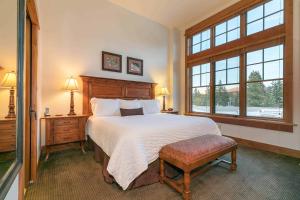 Catamount Lodge 405B by East West Hospitality