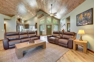 Fire Pit and Deck Airy Cabin Near Pinetop Lakes
