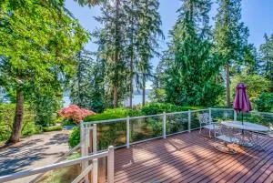 Stunning Sammamish Lake View Home near Weowna Park - Newcastle