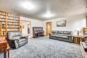 Charming Trinidad Home ~ 2 Mi to Main Street!