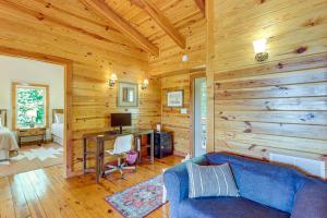 Owls Nest Pet-Friendly Cabin with Private Hot Tub