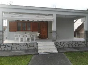 Ariana's apartment - Orfánion