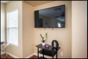 4 bedroom North Las Vegas with pool