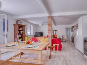 Maisons de vacances Holiday Home La Source by Interhome : photos des chambres