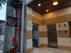 Hotel Beverly Palace Santacruz - Near BKC - Mumbai Airport T1