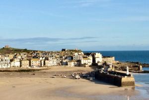 Guest Room with Parking Near St Ives & Penzance
