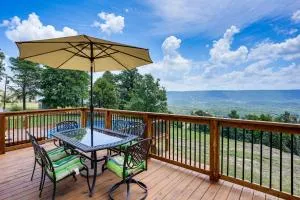 Serene Trenton Home with Pool and Mountain Views! - Trenton