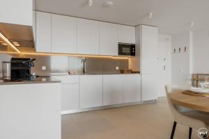 ViVi Homes - Breeze View, Sauna, Gym & Pool