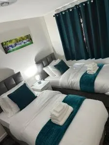 Affluent Living Property perfect for contractors and individuals - Adlington