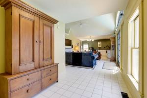 Shared Hot Tub Historic Cottage, Walk to Elm Park