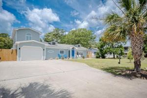 Barbee Beach House by Oak Island Accommodations