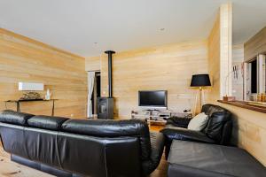 villa bois typique du bassin avec piscine chauffée au bord du lac, La Gde Escoure