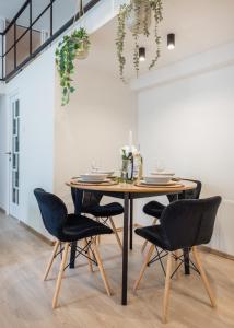 Chic 3BR Heart of District 7- Central Budapest Gem