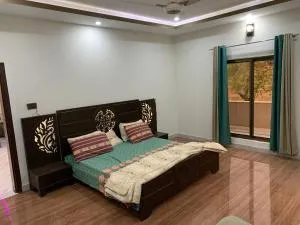 Naqvi's Residency - Shāhkot