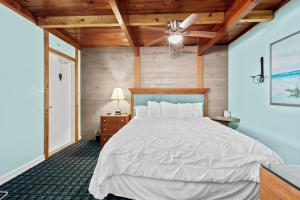 Oceanfront Inn, Inlet View, King Bed, #5