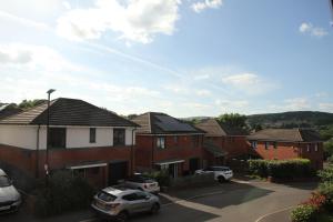 En-suite Room with Super King Size Bed - Free Wifi - Free Parking