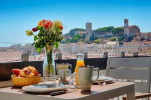 Downtown Cannes 2BR with AC & Terrace w Sea View - BENAKEY