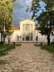 Edificio na rua do Parque das Aguas