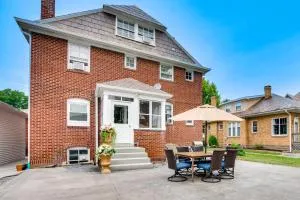 Walkable Zelienople Home with Patio and Grill! - Zelienople