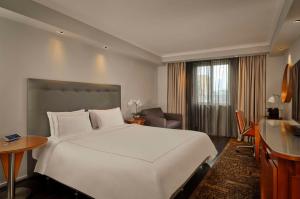 Executive Double Room room in Park Plaza Victoria London