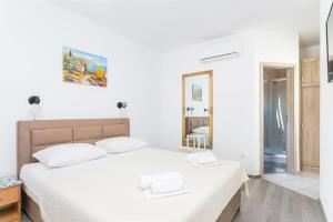 Seaside house with a swimming pool Businci, Ciovo - 11882