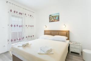 Seaside house with a swimming pool Businci, Ciovo - 11882