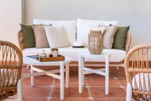 Stunning Renovated 2-bedroom in Golden Mile