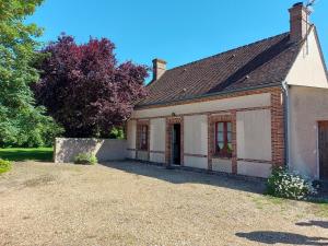 Maisons de vacances Charmante Maison Renovee avec Jardin, BBQ et Loisirs a La Saucelle - FR-1-581-13 : photos des chambres