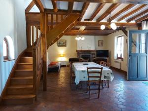 Charmante Maison Rénovée avec Jardin, BBQ et Loisirs à La Saucelle - FR-1-581-13