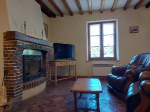 Charmante Maison Rénovée avec Jardin, BBQ et Loisirs à La Saucelle - FR-1-581-13