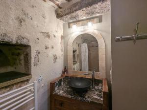 Charmant loft dans la vieille ville, parking gratuit proche, proche château Naillac - FR-1-591-65