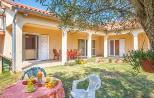 Apartments with parking space Vodnjan, Fazana - 22532