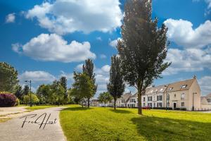 LeBailly - Private Parking - Disney 10min - Early Checkin Possible