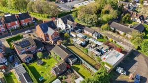 HILLTOP PLACE SUITES 4 Bedrooms near PEAK DISTRICT