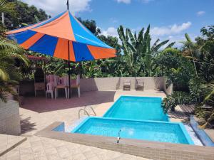 Sitio com chalés na serra da Cachoeira do Mendanha