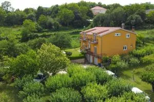 Apartments with a parking space Sinj, Zagora - 23403 - Glavice