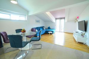 Apartments with a parking space Sinj, Zagora - 23403
