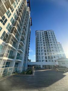 The mactan newtown 1 Bedroom , Beach is P 350 pp