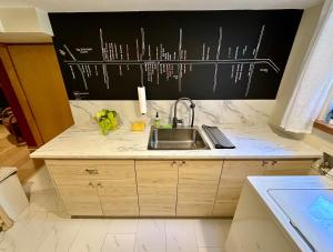 Cozy PDX Hideout, Ideal Location