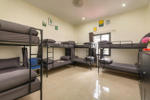 Queen Cafe Hotel & Pub