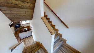 Lost in Paradise - Pet Friendly - Hot Tub - WiFi - Fireplace - Grill - On the River - Fire Pit