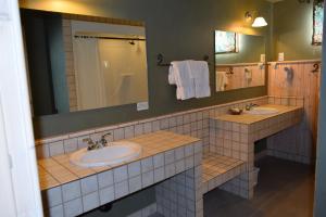 Retreat Wilderness Inn