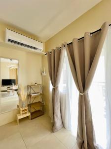 S2 Chic Minimalist Escape