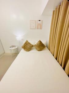 S2 Chic Minimalist Escape