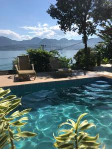 Casa com Piscina, Vista e Acesso ao Mar