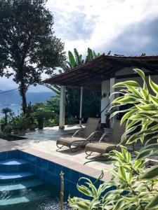 Casa com Piscina, Vista e Acesso ao Mar
