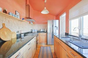 The Retreat, Waterfront & Log Burner